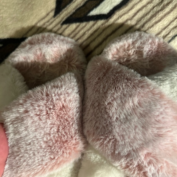 Victoria’s Secret Pink faux fur cross over slides slippers medium (7-8) pink - Picture 2 of 6